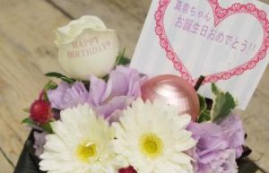読者モデルの細川真奈さんのブログで紹介されたPatisserie Flowerの花びらメッセージ入りフラワー
