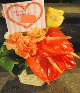 読者モデルの浅野愛香さんのブログで紹介されたPatisserie Flowerのメッセージフラワー